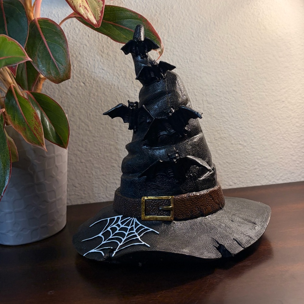 Two piece witch hat and shoes holiday decor - Picture 5 of 7